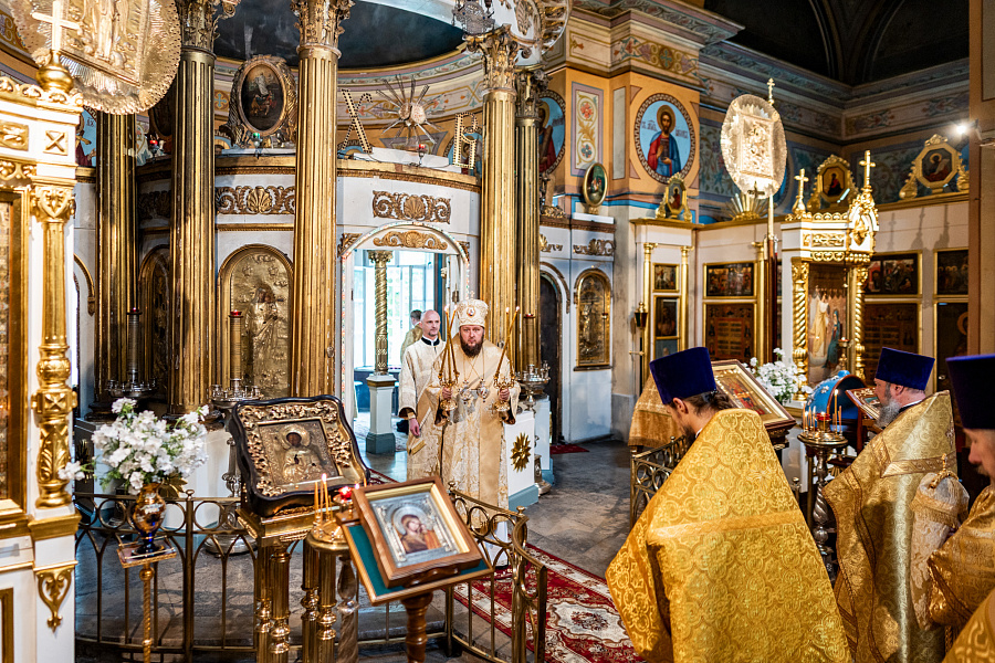 Архиерейское богослужение в Михаило-Архангельском храме села Михайловского г.о. Домодедово